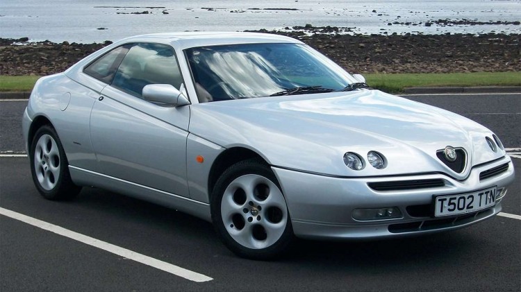 Alfa Romeo GTV фото спереди