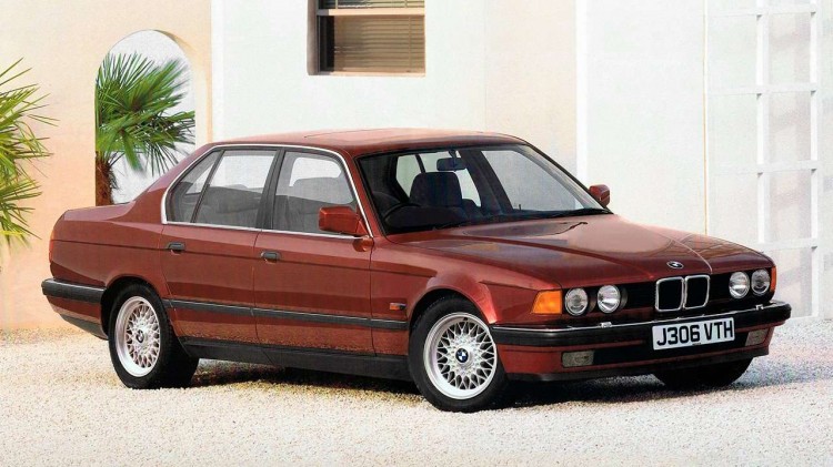BMW 7-Series e32 фото спереди