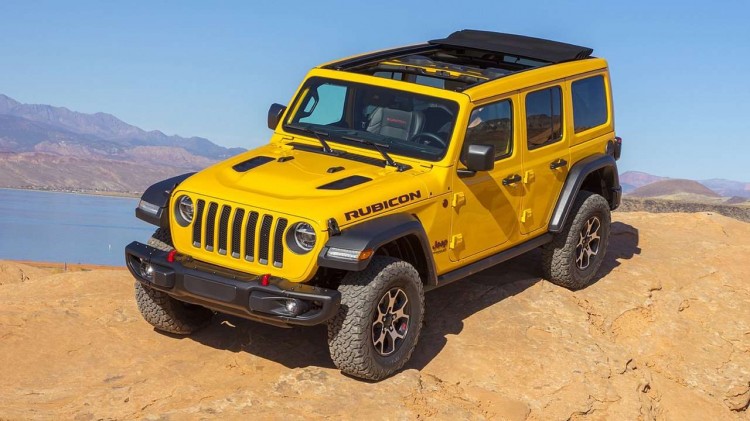 Желтый Jeep Wrangler 2022-2023 спереди