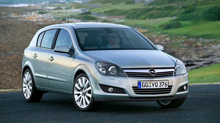 Opel Astra H фото спереди