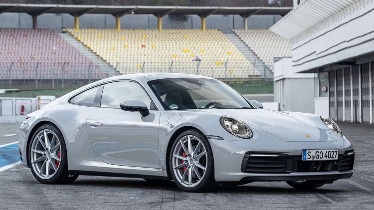 Porsche 911 2022-2023 фото спереди