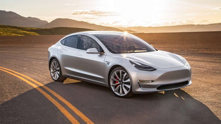 Tesla Model 3 фото спереди