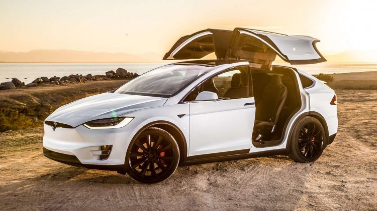 Tesla Model X 2020-2021 фото спереди