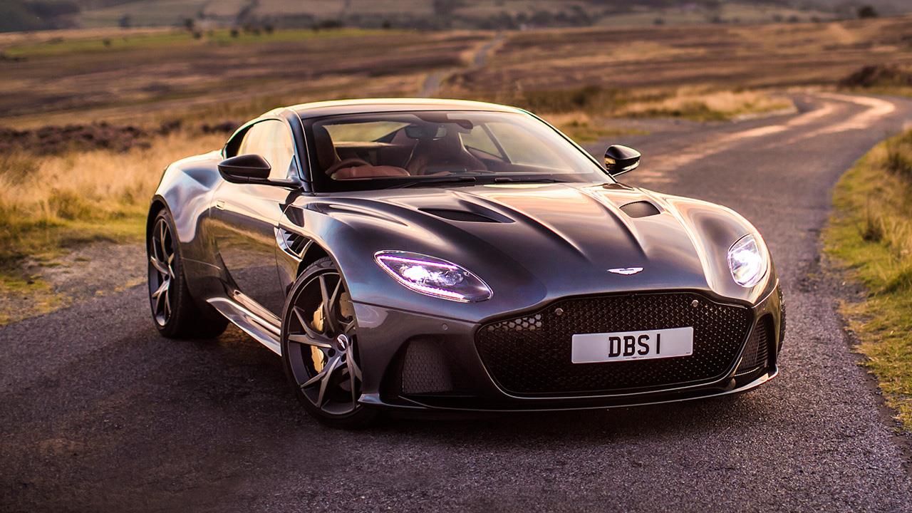 Фото Aston Martin DBS Superleggera спереди
