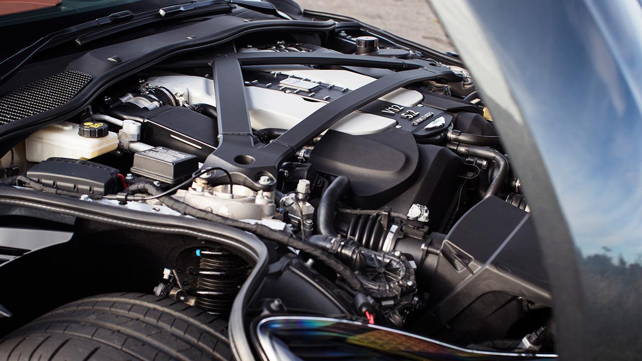 Фото двигателя Aston Martin DBS Superleggera