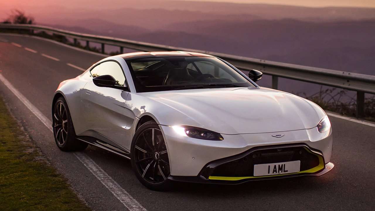 Aston Martin Vantage 2021-2022 фото спереди