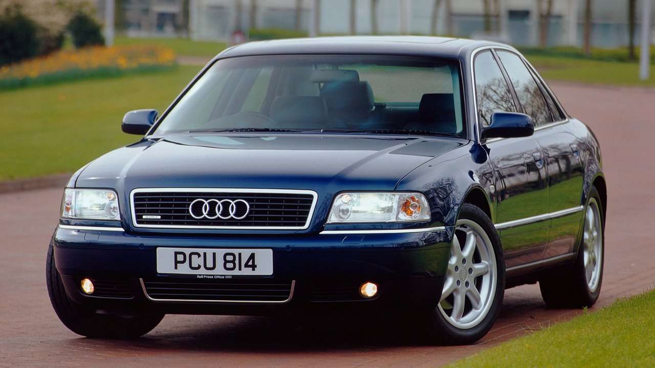 Audi A8 D2 фото спереди