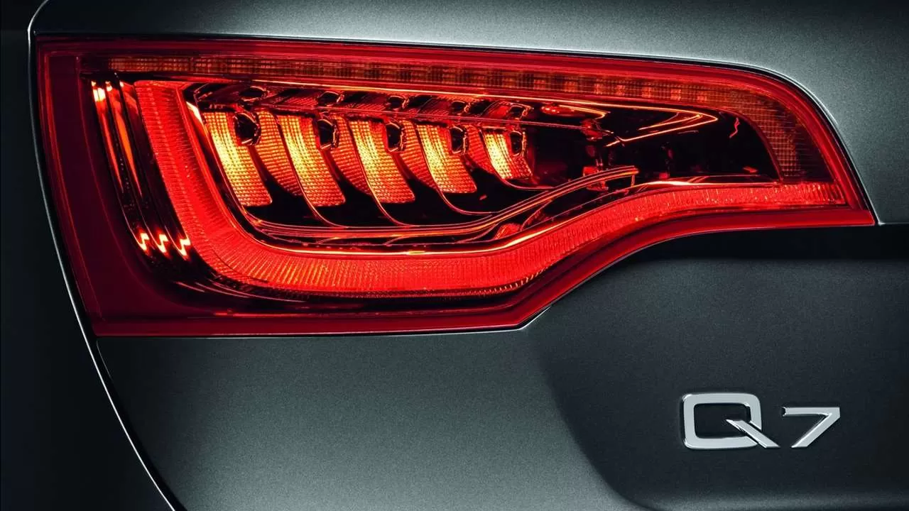 Audi Q7 (2007-2015) фото задней фары