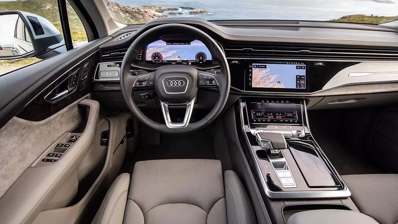 Салон Audi Q7 2020-2021
