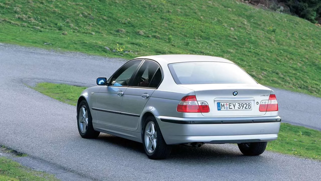 BMW 3-Series e46 фото сзади