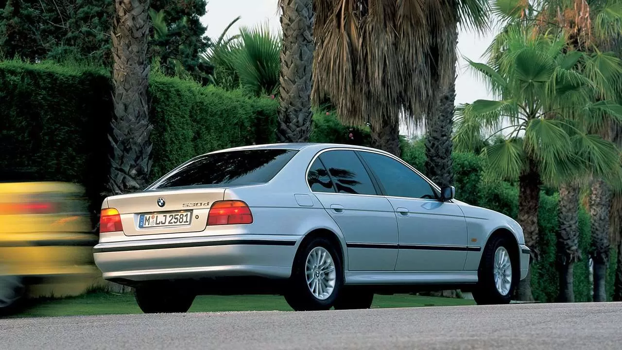 BMW 5-Series e39 фото сзади
