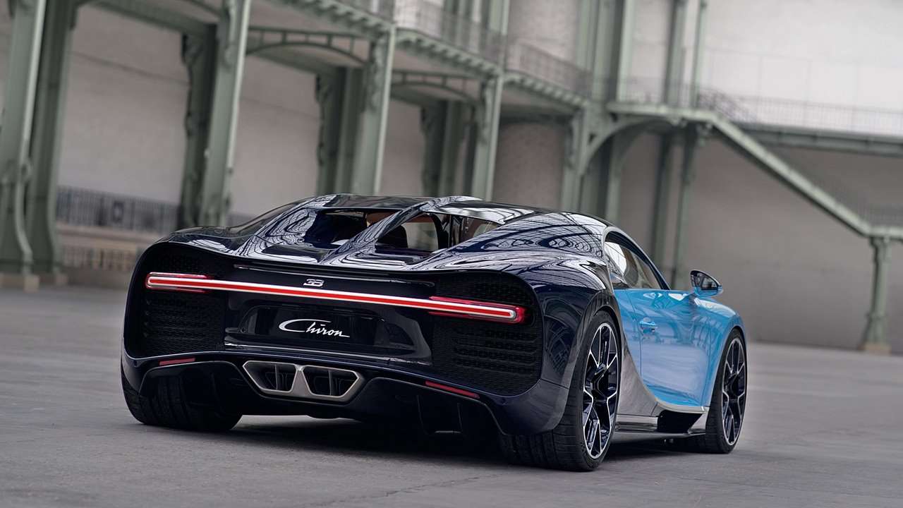 Bugatti Chiron 2021-2022 фото сзади