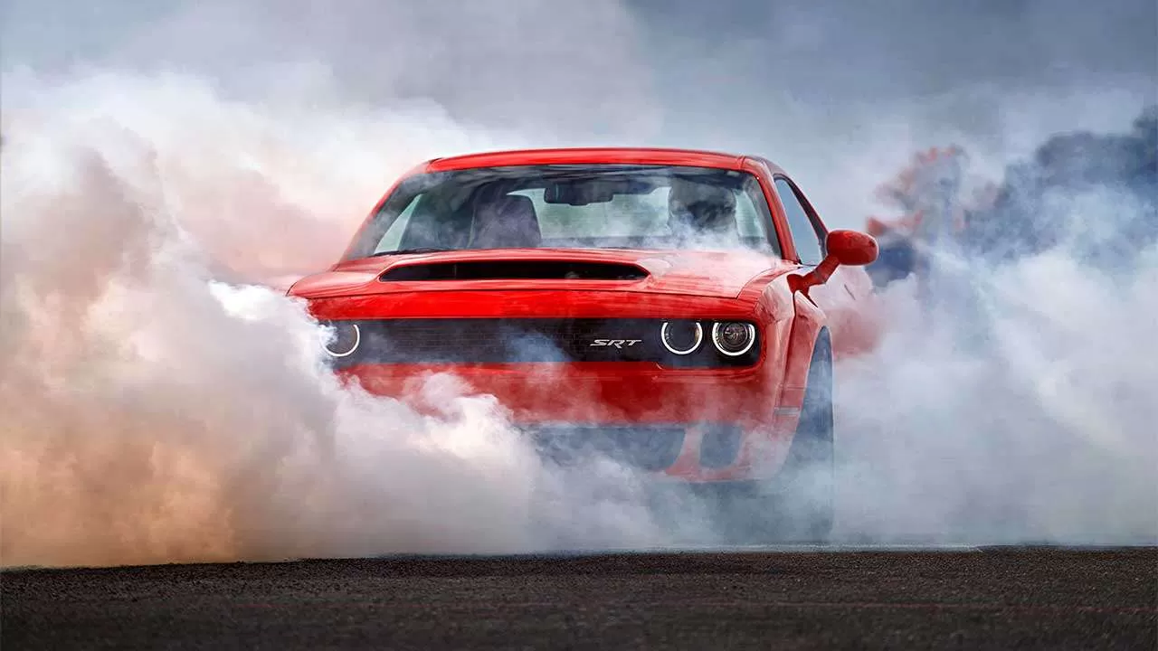 Dodge Challenger Demon в дыму