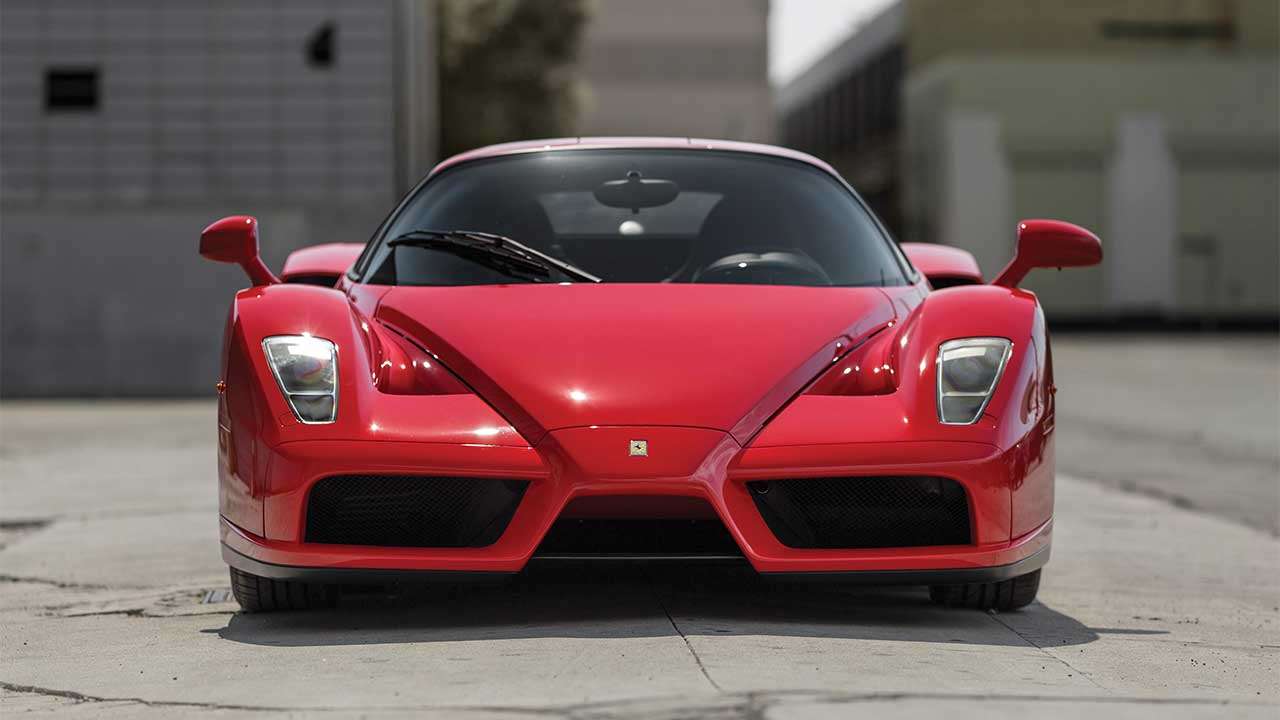Фото красной Ferrari Энцо