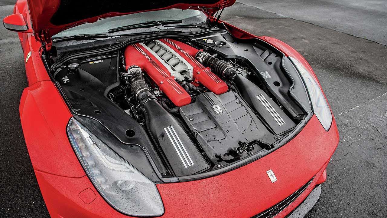 Фото двигателя Феррари F12 Berlinetta