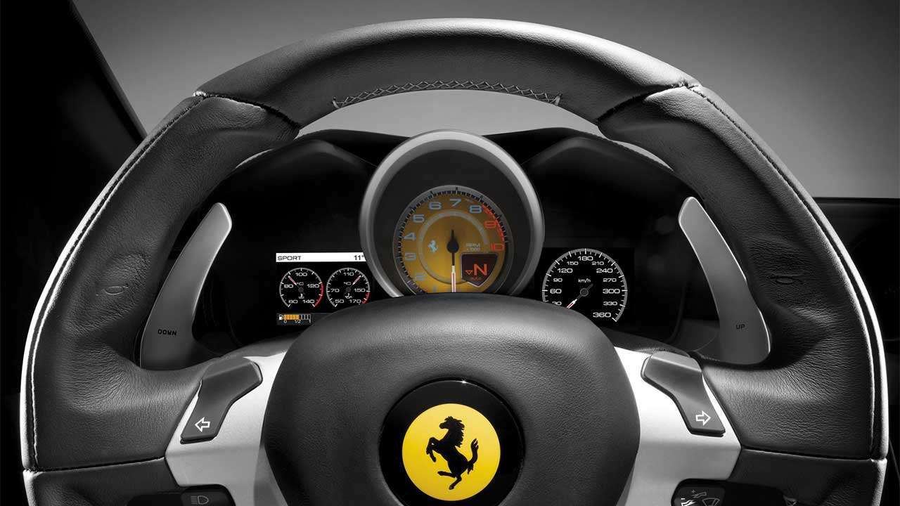 Панель приборов Ferrari FF