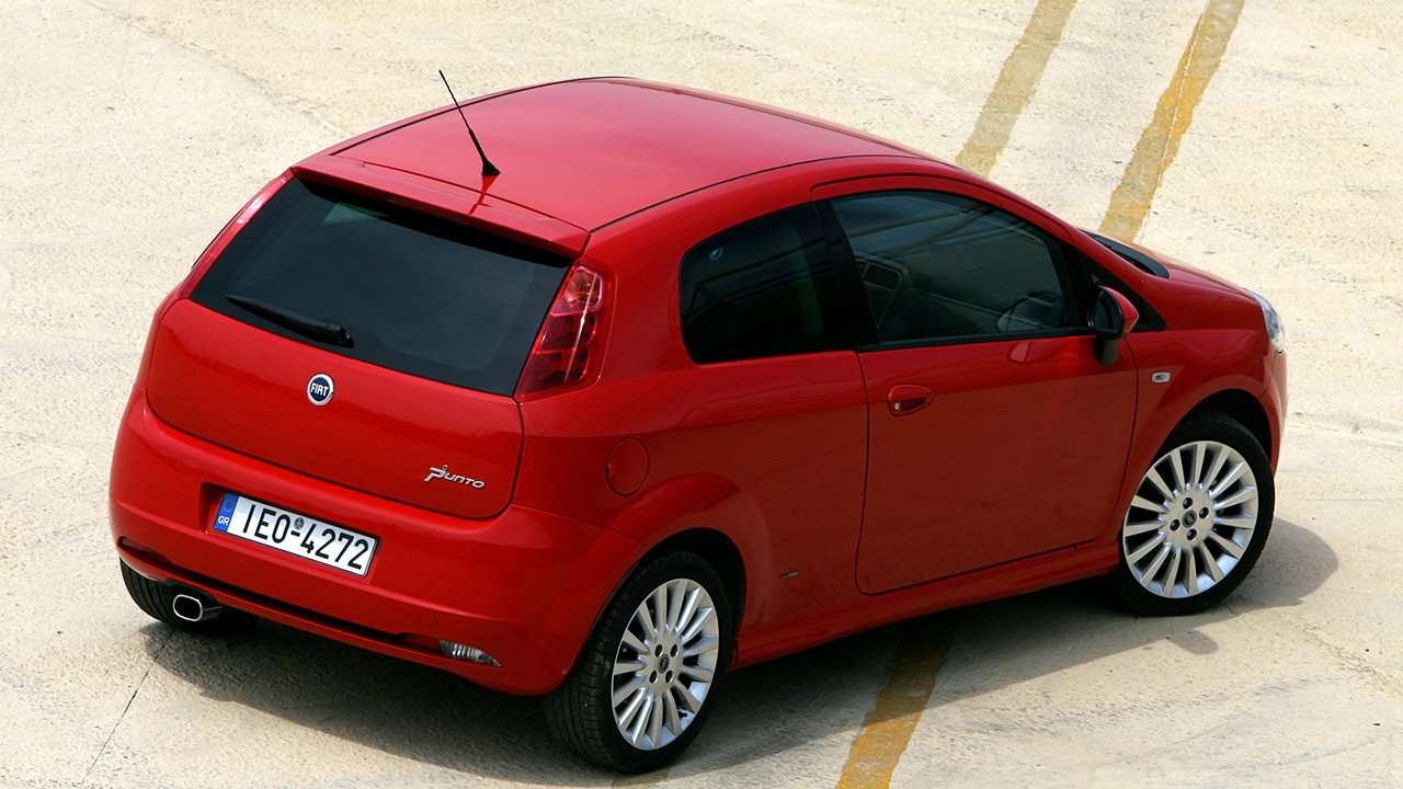 Fiat Punto фото сзади