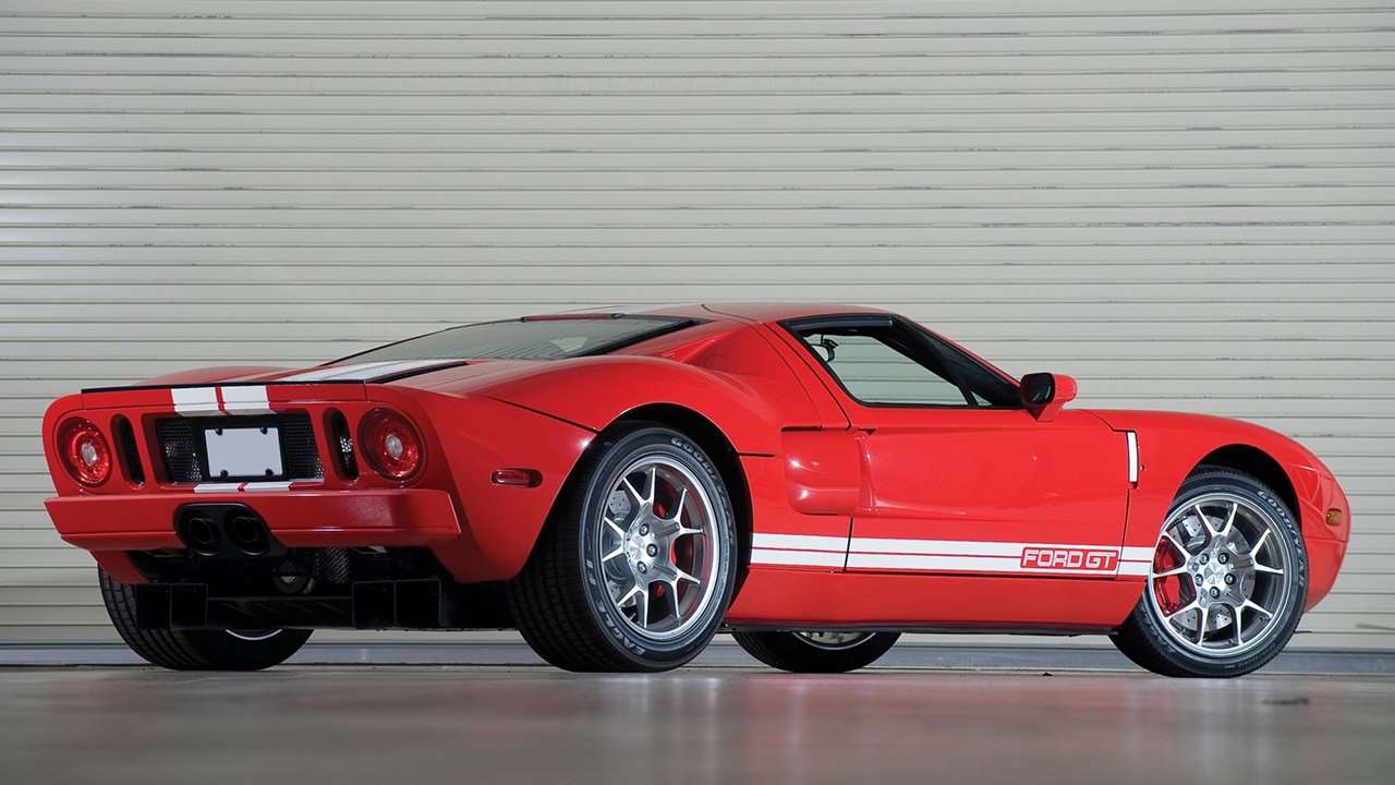 Ford GT (2003-2006) фото сзади