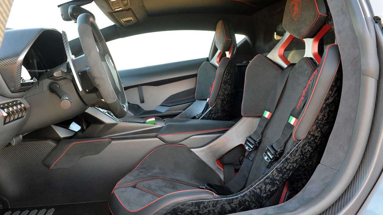 Фото сидений Lamborghini Венено