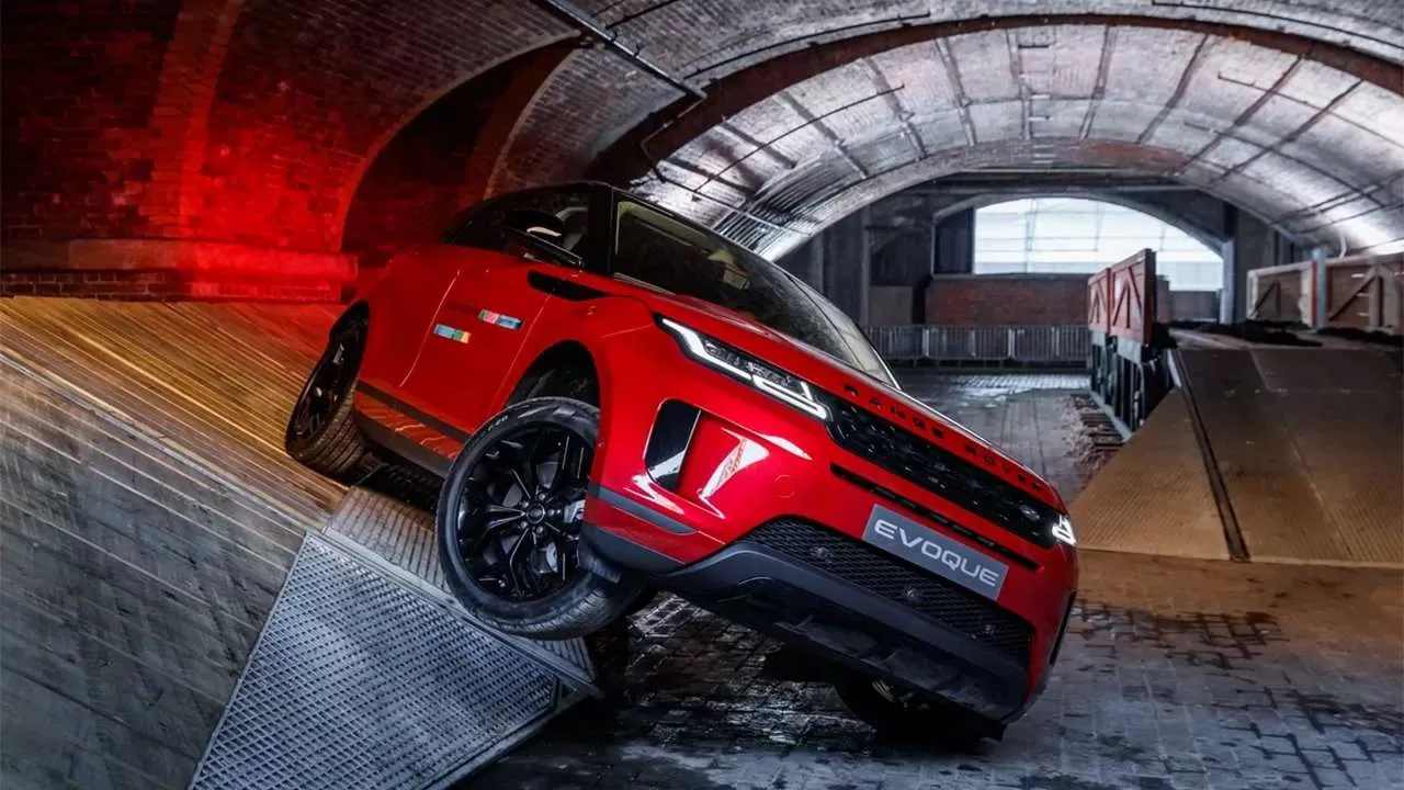 Range Rover Evoque 2020-2021 на диагонали
