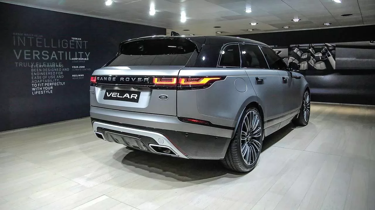 Range Rover Velar 2020-2021 фото сзади