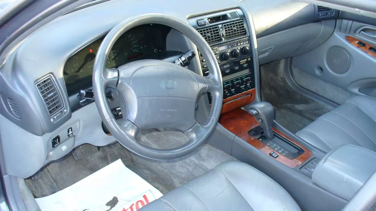Салон первоого Lexus GS 1993-1997