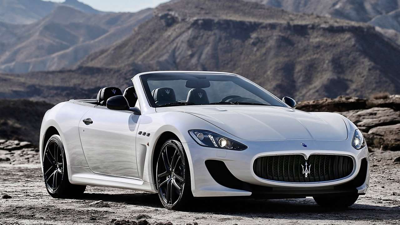 Maserati GranCabrio фото спереди