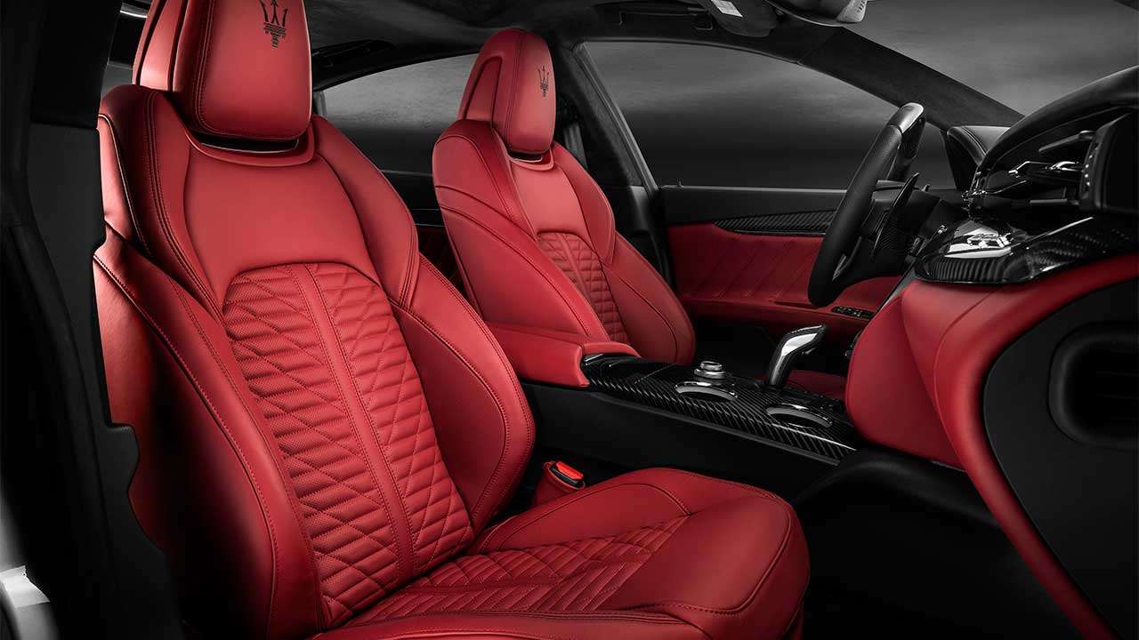 Передние кресла Maserati Кватропорте