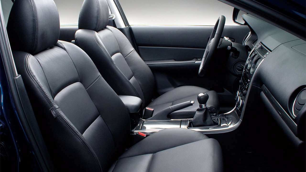 Передние сиденья Mazda 6 GG