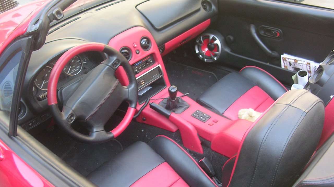 Mazda MX-3 салон