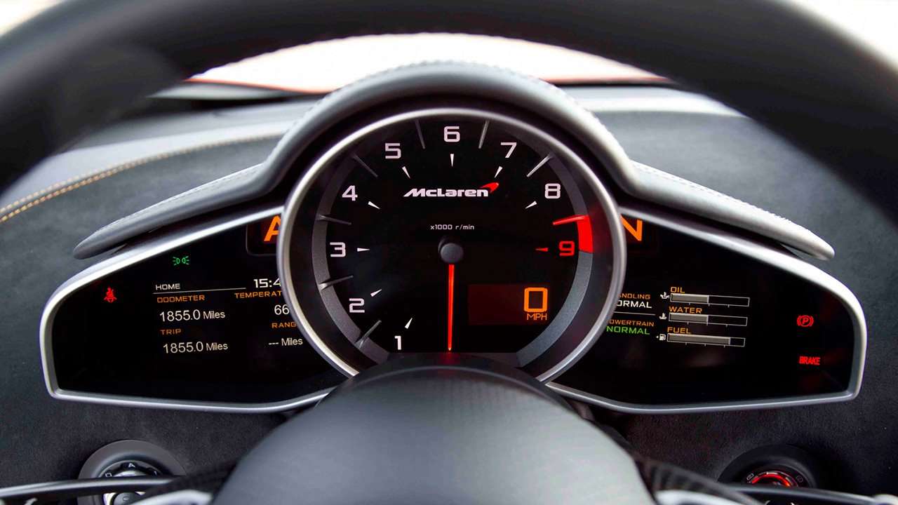 McLaren MP4-12C приборная панель