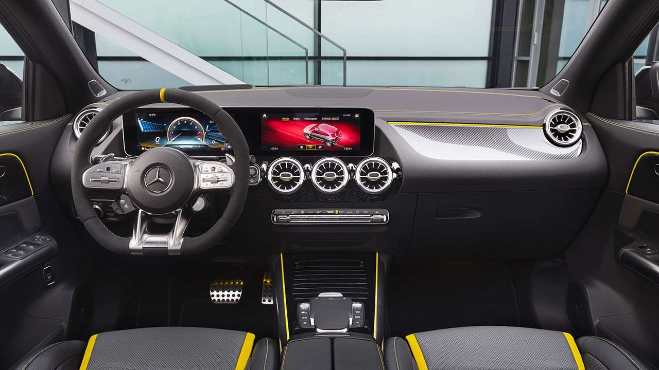 Салон нового Mercedes-AMG GLA