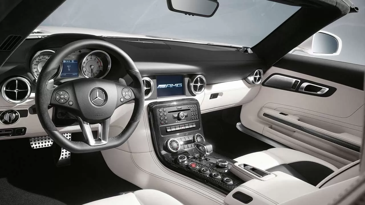 салон Mercedes-Benz SLS AMG 2015