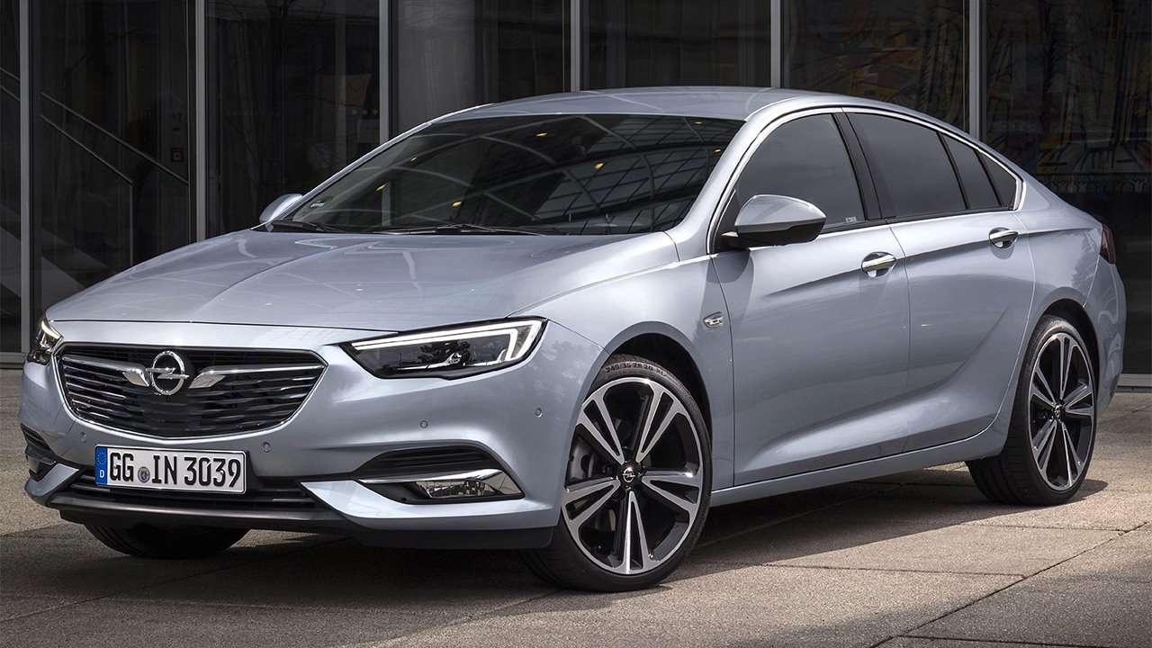Opel Insignia 2021-2022 фото спереди