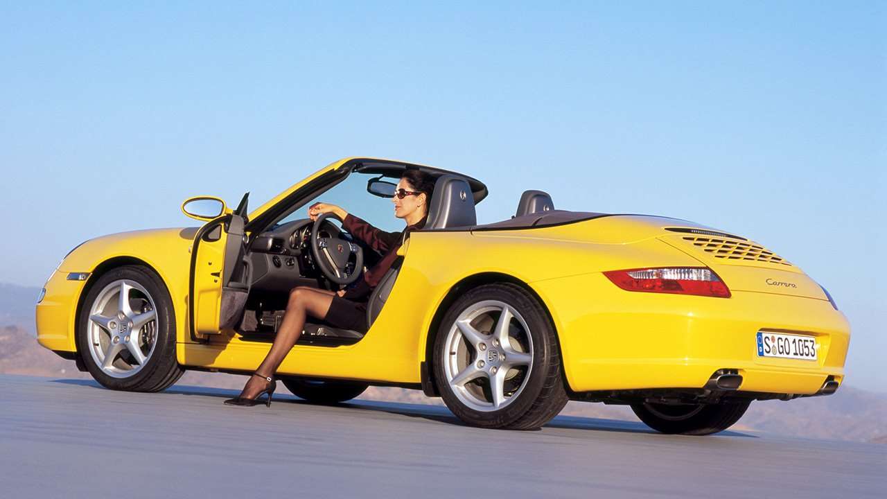 Профиль желтого Porsche 911 997