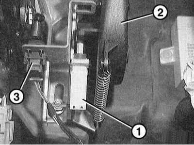 Снятие и установка выключателя стоп-сигнала