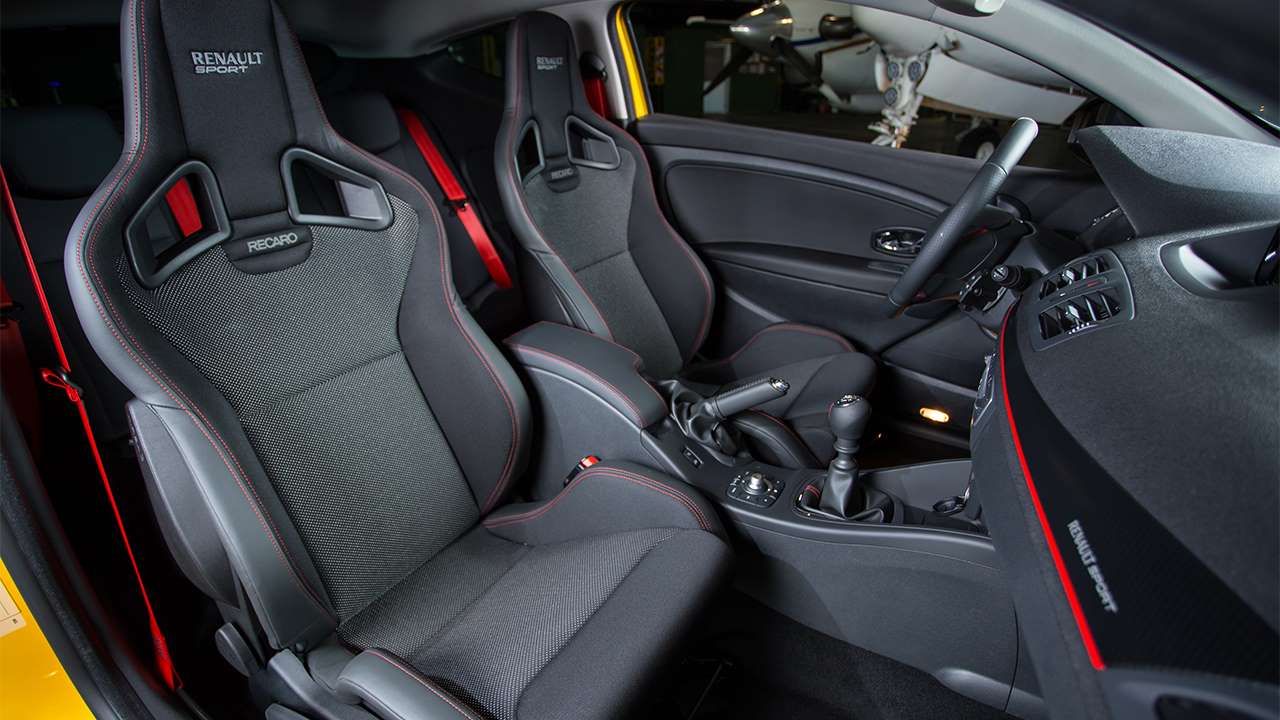 Пепредние кресла Renault Megane RS