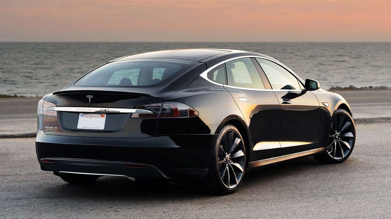Совершенство электромобилей Tesla; На токе
