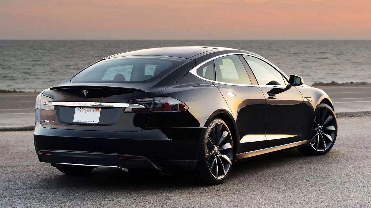 Tesla Model S 2020-2021 фото сзади