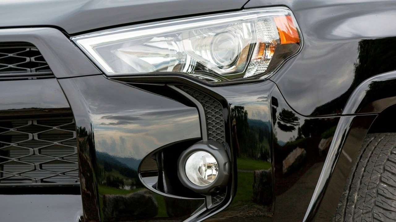 Toyota 4Runner 2019-2020 фото передней фары
