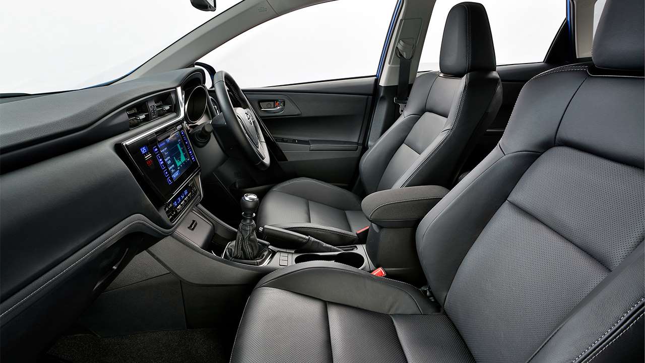 Toyota Auris 2019-2020 цена, технические характеристики, фото, видео тест-драйв