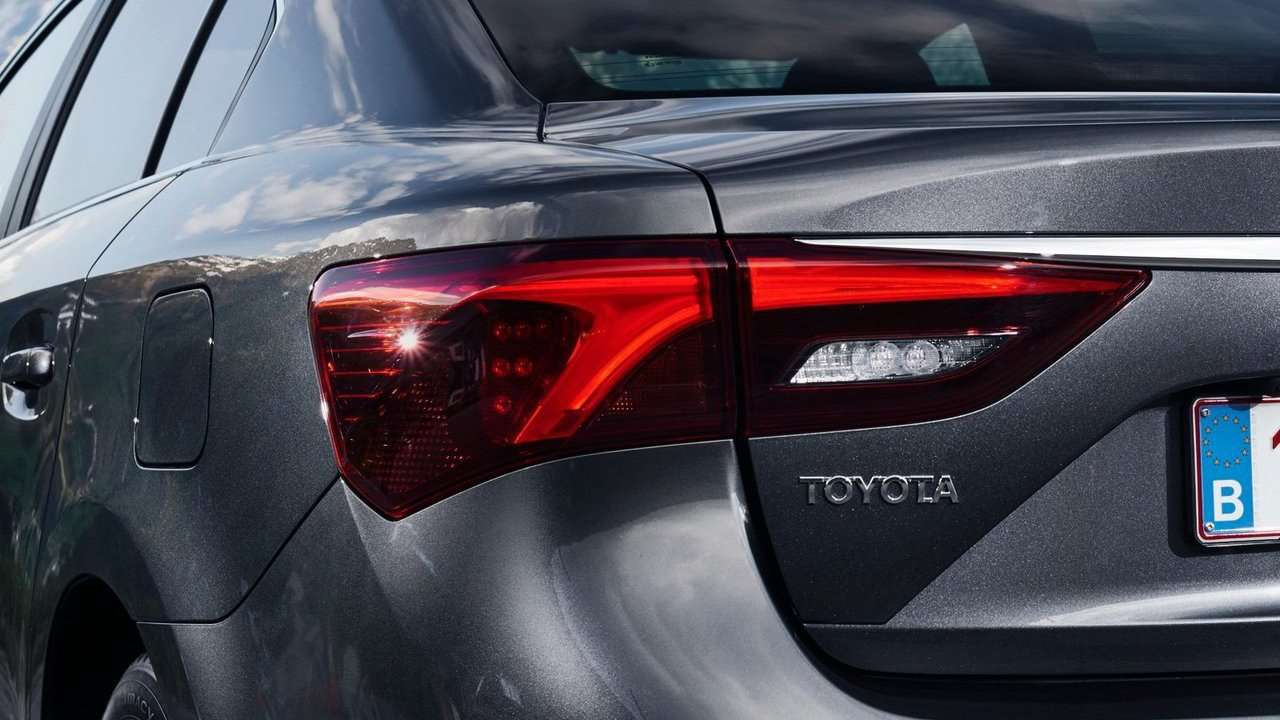 Toyota Avensis 2018-2019 (T27) задняя фара
