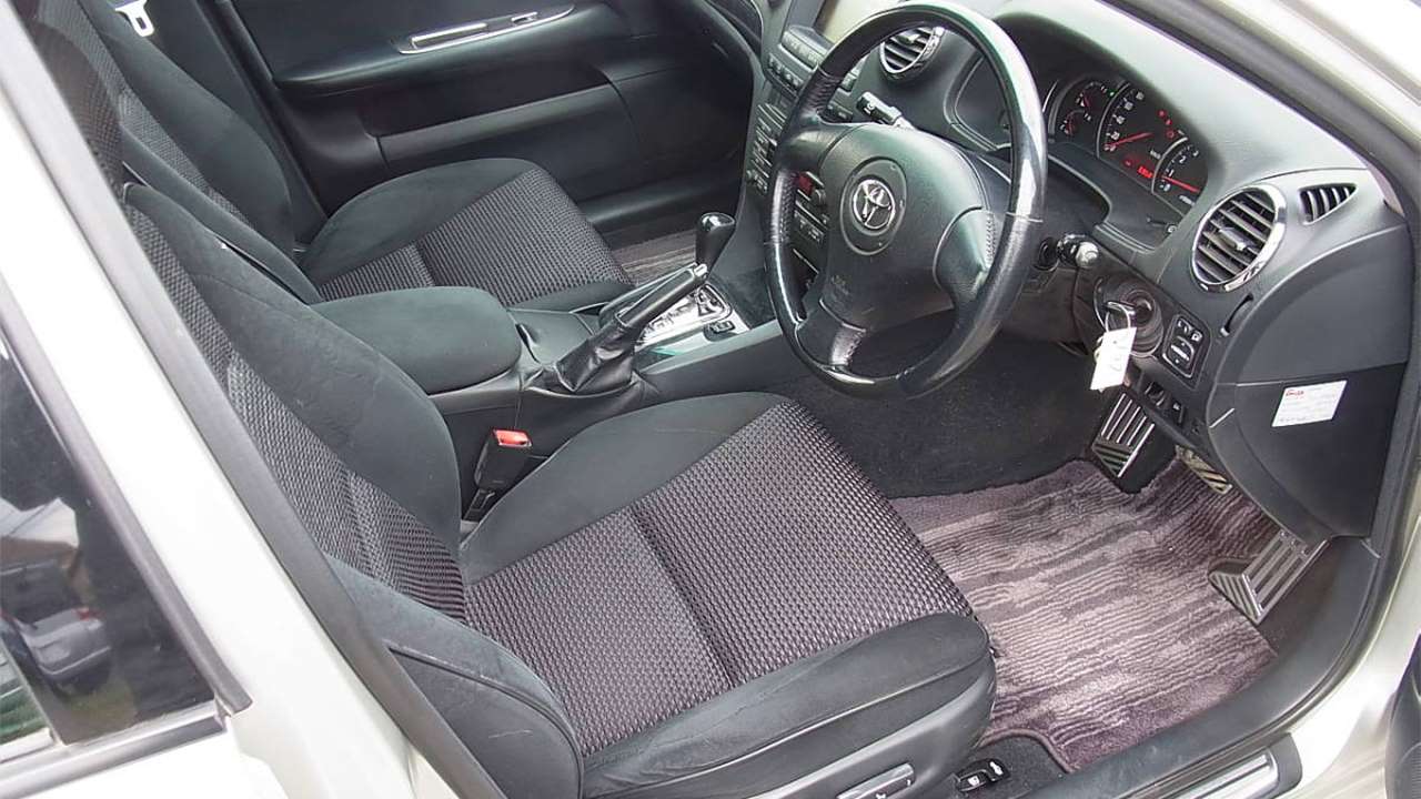 Передние сиденья Toyota Verossa