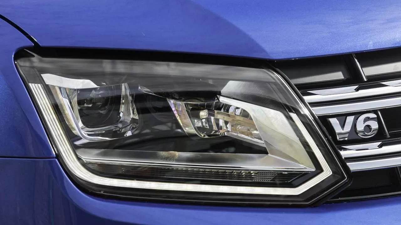 Volkswagen Amarok 2020-2021 фото передней фары